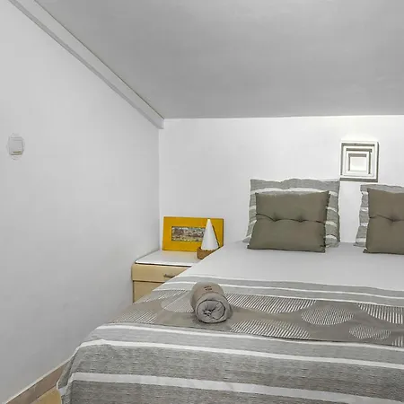 Appartement Pet Friendly In With Wifi Vrsi