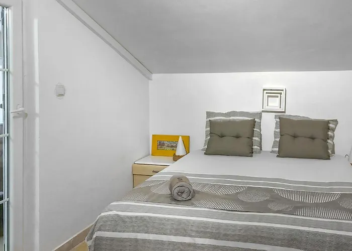 Appartement Pet Friendly In With Wifi Vrsi