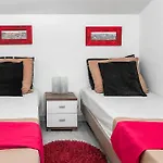 Apartament 2 Bedroom Beautiful In Vrsi