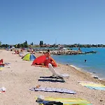 2 Bedroom Beautiful In Apartament Vrsi
