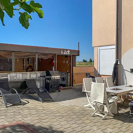 Apartman Beautiful Apartment In Vrsi With Wifi *