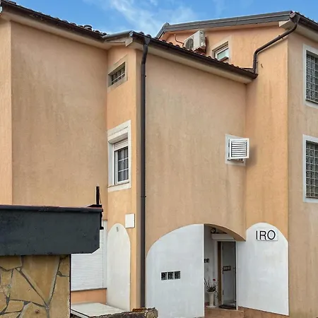 Beautiful Apartment In Vrsi With Wifi Apartman