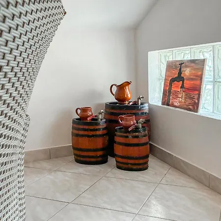Apartman Beautiful Apartment In Vrsi With Wifi