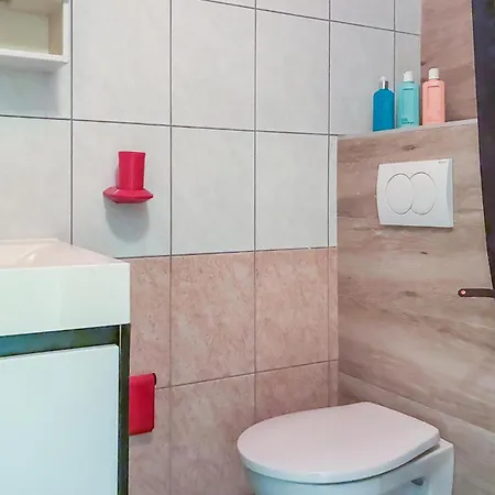 Beautiful Apartment In Vrsi With Wifi Vrsi