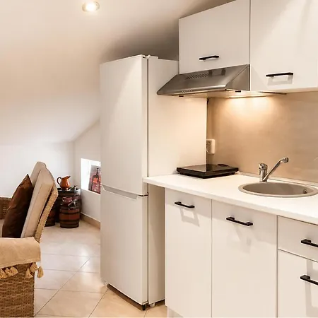 Beautiful Apartment In Vrsi With Wifi Apartman Vrsi